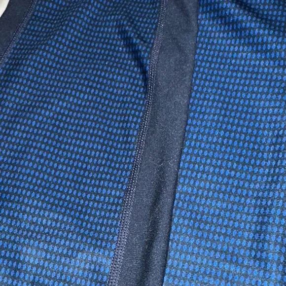 GapFit•Like New•👖Blue/Black👖 Patterned Leggings - Picture 4 of 4